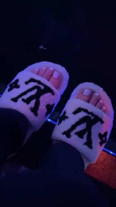 Sarah’s cute white toes