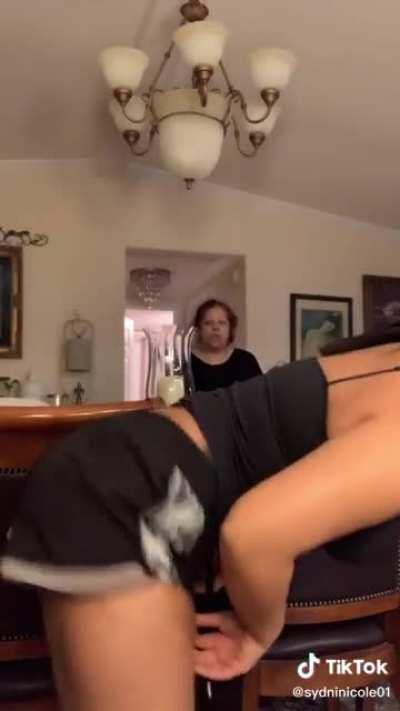 La putita de Sydni Nicole, que buenas tetas y culo que tiene