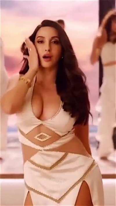 Nora in Manike Song!!