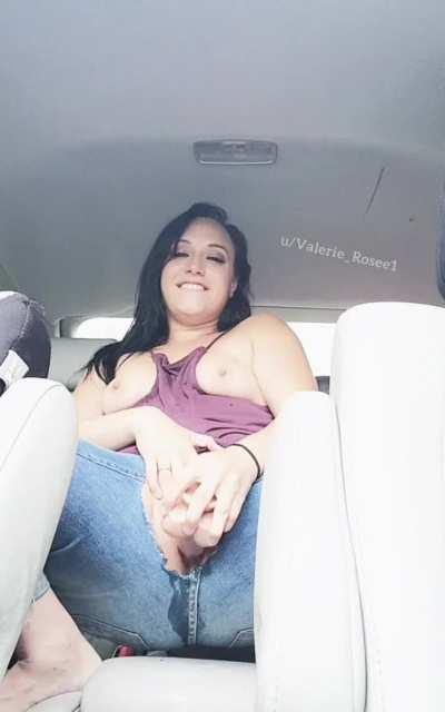 Riding around town, fucking myself & my pussy is dripping wet