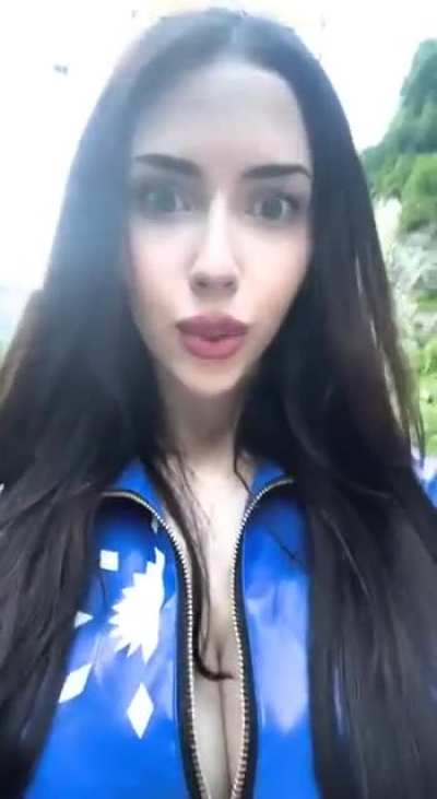 why she so obsessed w this song