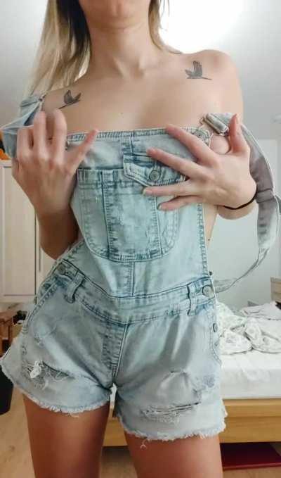 Do you like my natural tittys from both angles? 🇸🇪😈 [F]