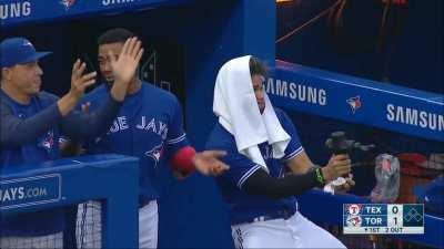 [Highlight] [Highlight] Vladdy carries on with his All-Star energy by smashing home run #29 in the 1st inning