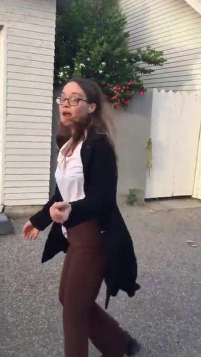 Fiona Apple demonstrates her gymnastic prowess