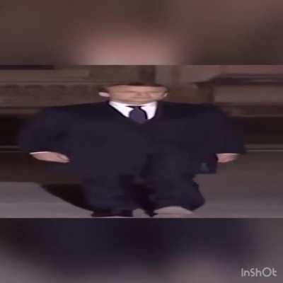 Macron en route pour le remaniement