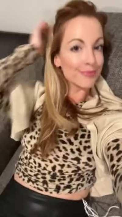 First face reveal on here! Be nice and suck mommy’s tits