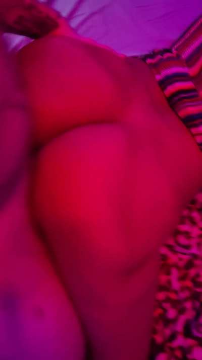 We active and bout to have sum fun...who wanna have sum fun with us😝👀💦📲😈