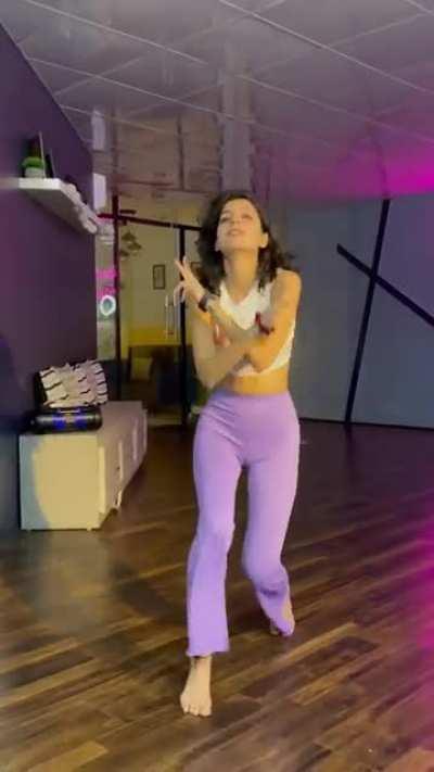 plesae help me for find who is she name insta id tiktok anyothers