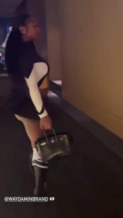 A whole lotta ass in 12 sec 