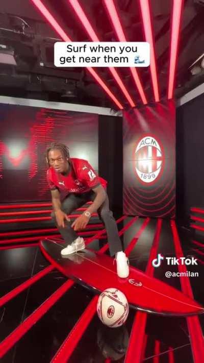 Lesson of the day: How to dribble like Leao