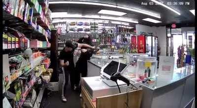 Smoke shop owner stabs the shit out of thief