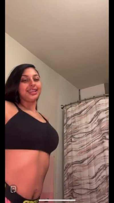 Clapping goat went live🍑👏🏾