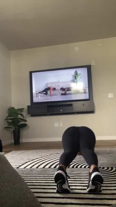 Mizz Twerksum (@livemizztwerksum)