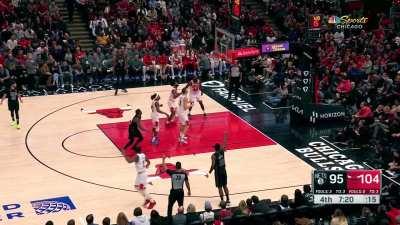 [Highlight] DeMar DeRozan with a filthy crossover on KD to hit the mid range shot