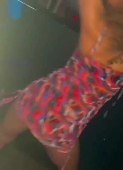 Betty-Chan doing her favorite move 🔥(@applbrwn)