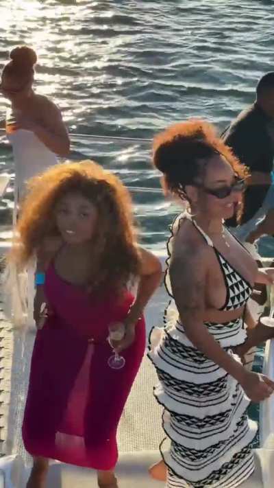 Hotties Yacht Club ⛵