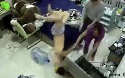 Super quick reflex father saved his son.