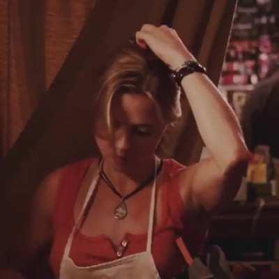 Linda Cardellini.... I mean just... look at her!