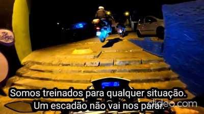 Impressive police motorcycle chase in Brazil