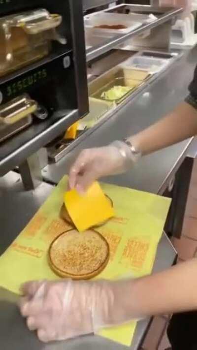 Пицца Хат была в ленте сегодня. На очереди - Макдональдс.