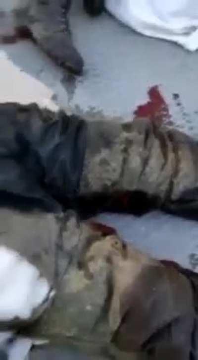 Ukrainians kneecap Russian PoWs