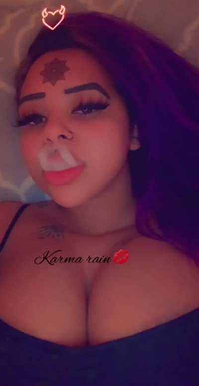 Do you like pretty stoner alt girls?🥺👉👈🔥