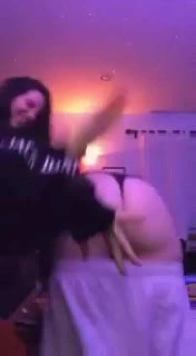 Her butt jiggling in slowmo (pt 1)