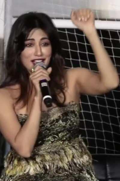 Sexy Chitrangada Singh armpit.