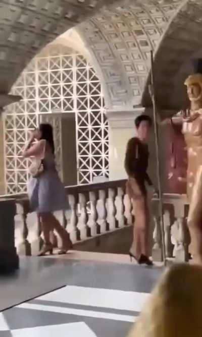 ...to ride a di*k in Rome