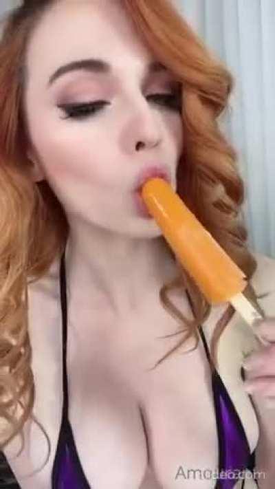 LAS RICAS MAMADAS QUE DA AMOURANTH EL CONTENIDO COMPLETO, LINK EN LOS COMENTARIOS!! APOYEN DANDO FLECHITAS ARRIBA!!
