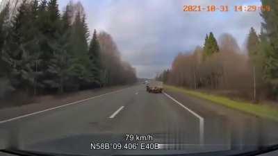 Регистратору просто офигенно повезло. Как будут вытаскивать фуру - интрига.