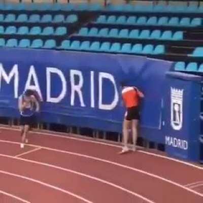 Se fosse em estádios como o Mineirão, já podia chamar o Didi pra dizer sua frase: 