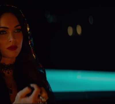 Sydney Sweeney night teeth