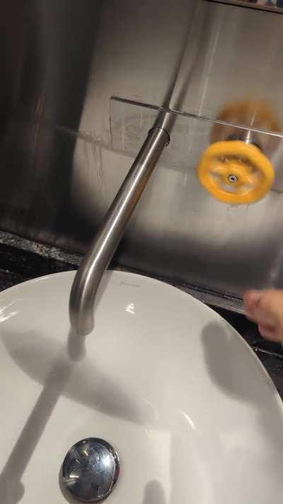 it lifts on a diagonal too