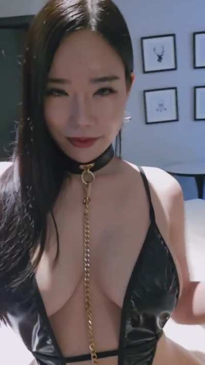 You know you want some of curvy goddess Realassbunny 