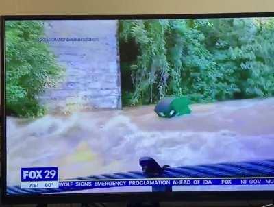 EXCLUSIVE FOOTAGE: “Ben Simmons caught on camera hastily fleeing Philadelphia.” (Sorry for potato quality, grabbed this off my TV)