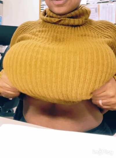 Flashing my G cups at my desk 🙈