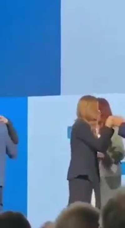 Si hay miseria, que se note.