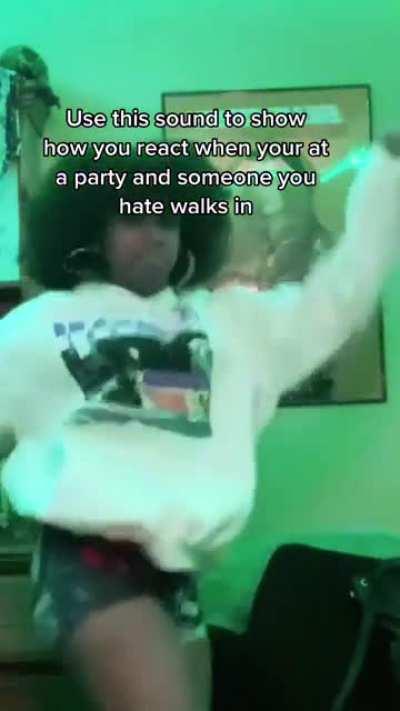 I’m so downbad even tho I respect her relationship