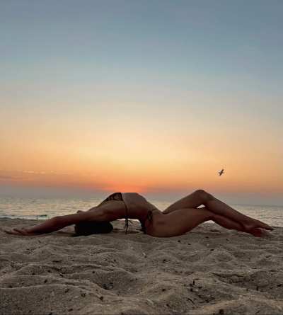 In your opinion, if the body looks like this is as fit as this, is it strong? (oc)