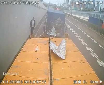 10.23。。广州番禺南大干线 司机大哥没事儿吧?