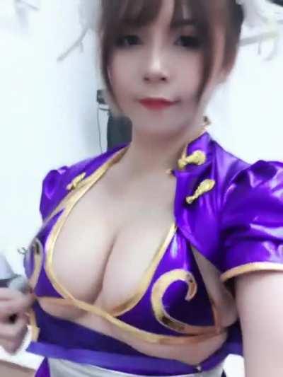 Chun Li bouncing clip