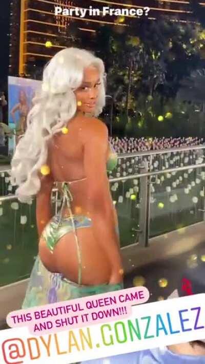 That Thang Poking Out (on Loop)