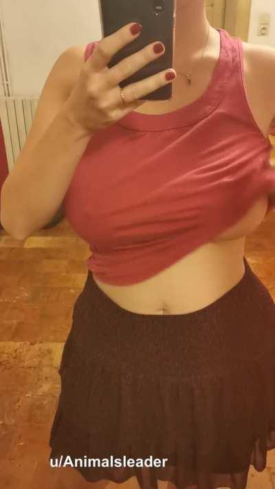 Big titties and hard nipples :p