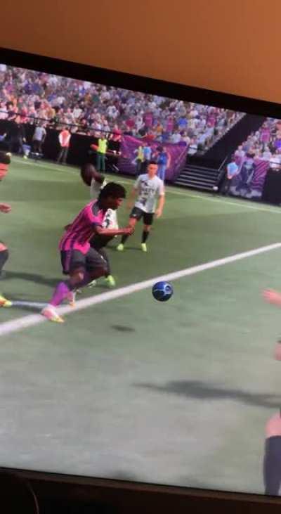 The impossible elastico