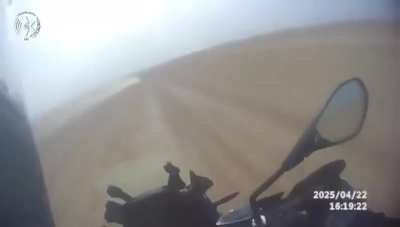 Israeli Motorcycle Police shoot out suspected arms smuggler tires during high speed chase