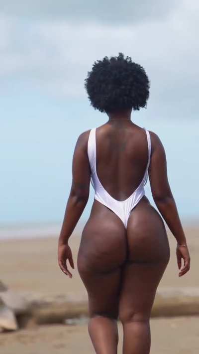 Built like a goddess @reneeadjoa