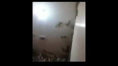 iss bathroom me tatti karega ?