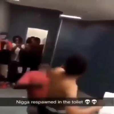 Tenia la cama en el baño