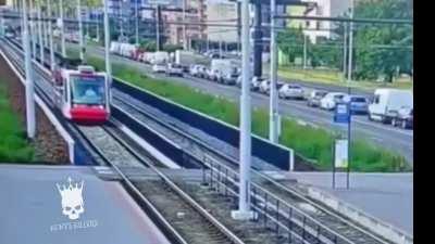 Cyclist is crushed by a train because he didn’t take the time to stop and check the tracks